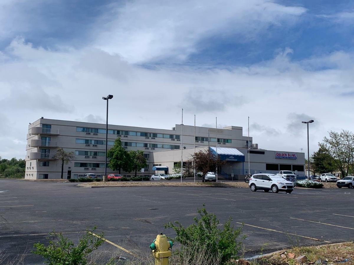 Howard Johnson By Wyndham Denver West Hotel Wheat Ridge Exterior photo